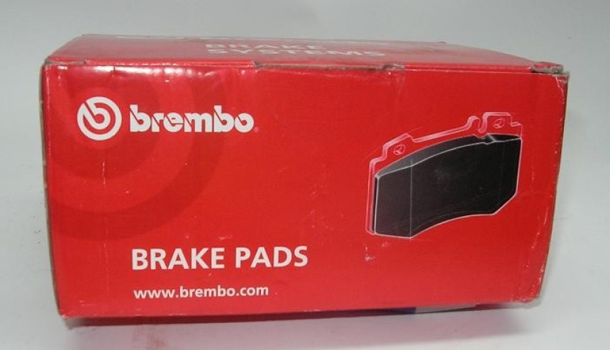 KLOCKI HAMULCOWE BREMBO P83028 - PRZÓD